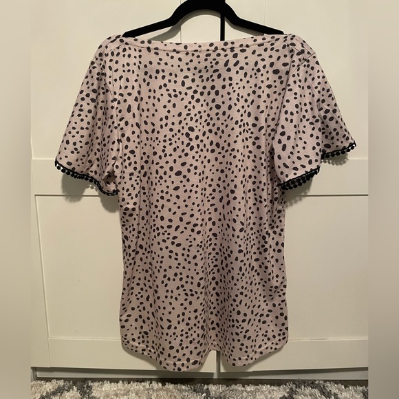 Medium Top, Ladies. No filter. Creamish/light light brown. Never worn. - Picture 2 of 6